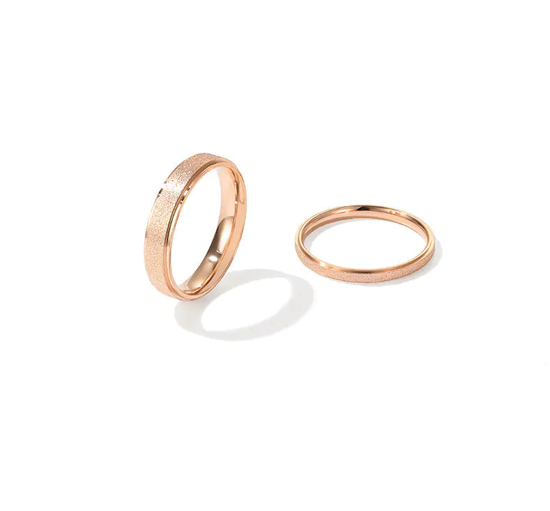 "18K Rose Gold Titanium Ring – Modern Elegance"