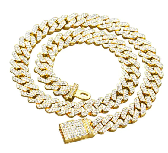 "Iced-Out Diamond Necklace – Bold & Fashion-Forward"