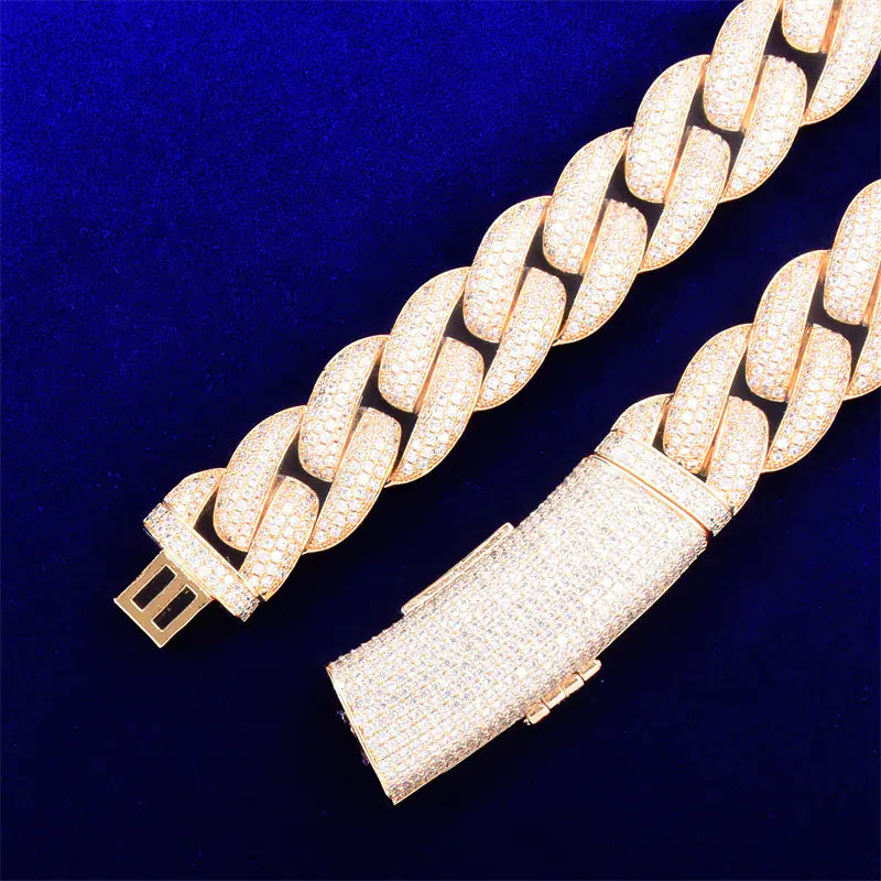 "Iced Cuban Link Necklace – Bold & Luxurious Statement Jewelry"