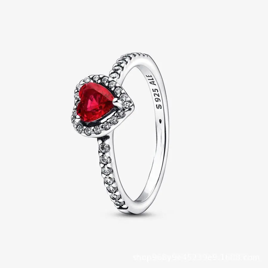 "Rose Gold Heart Ring – Sophisticated Elegance"