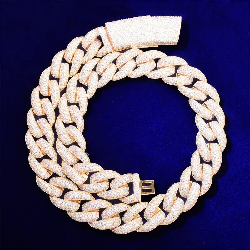 "Iced Cuban Link Necklace – Bold & Luxurious Statement Jewelry"