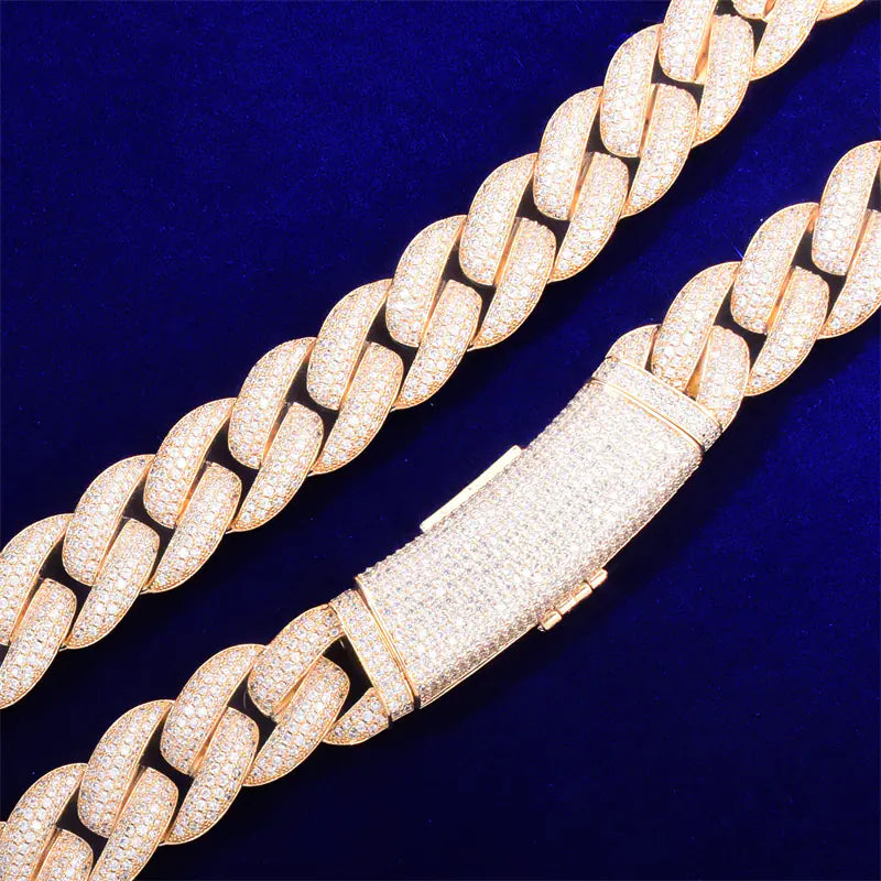 "Iced Cuban Link Necklace – Bold & Luxurious Statement Jewelry"