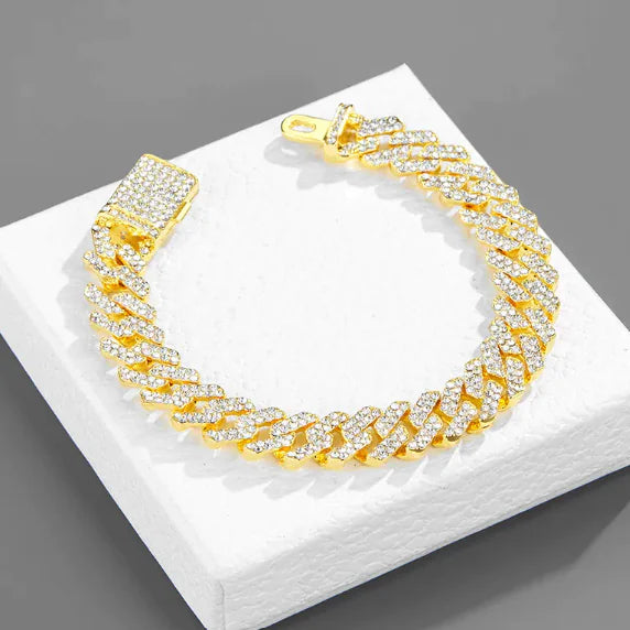 "Iced-Out Diamond Necklace – Bold & Fashion-Forward"