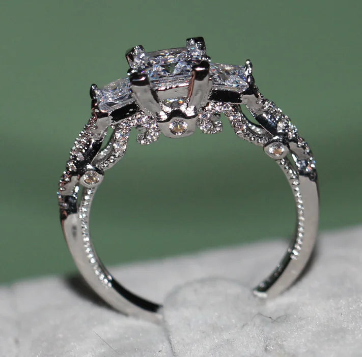 "Luxury Geometric Diamond Ring – Perfect for Special Occasions"