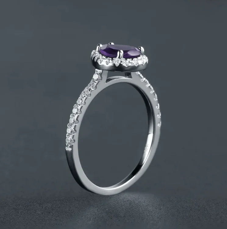 "Gemstone Crystal Ring – Sophisticated Statement Piece"