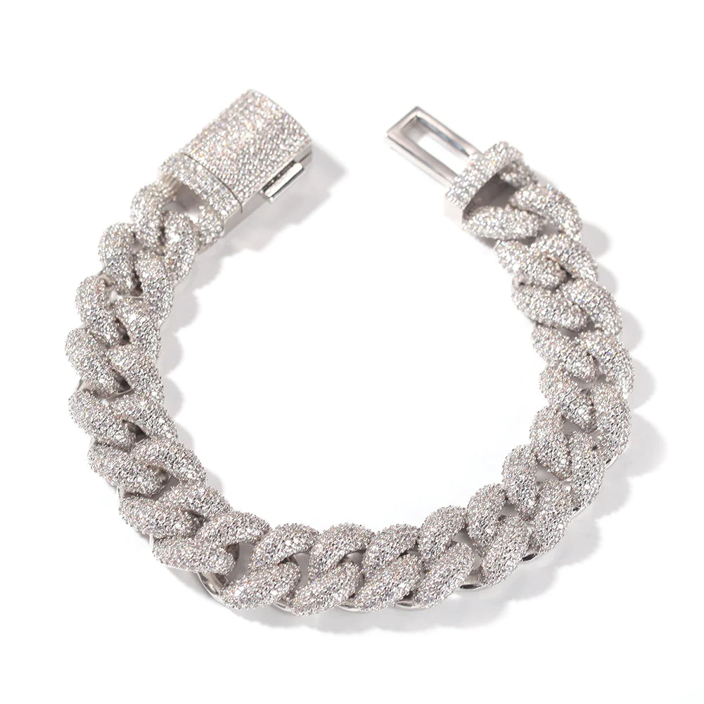 "Diamond Flex Bracelet – Sparkling Statement Jewelry"