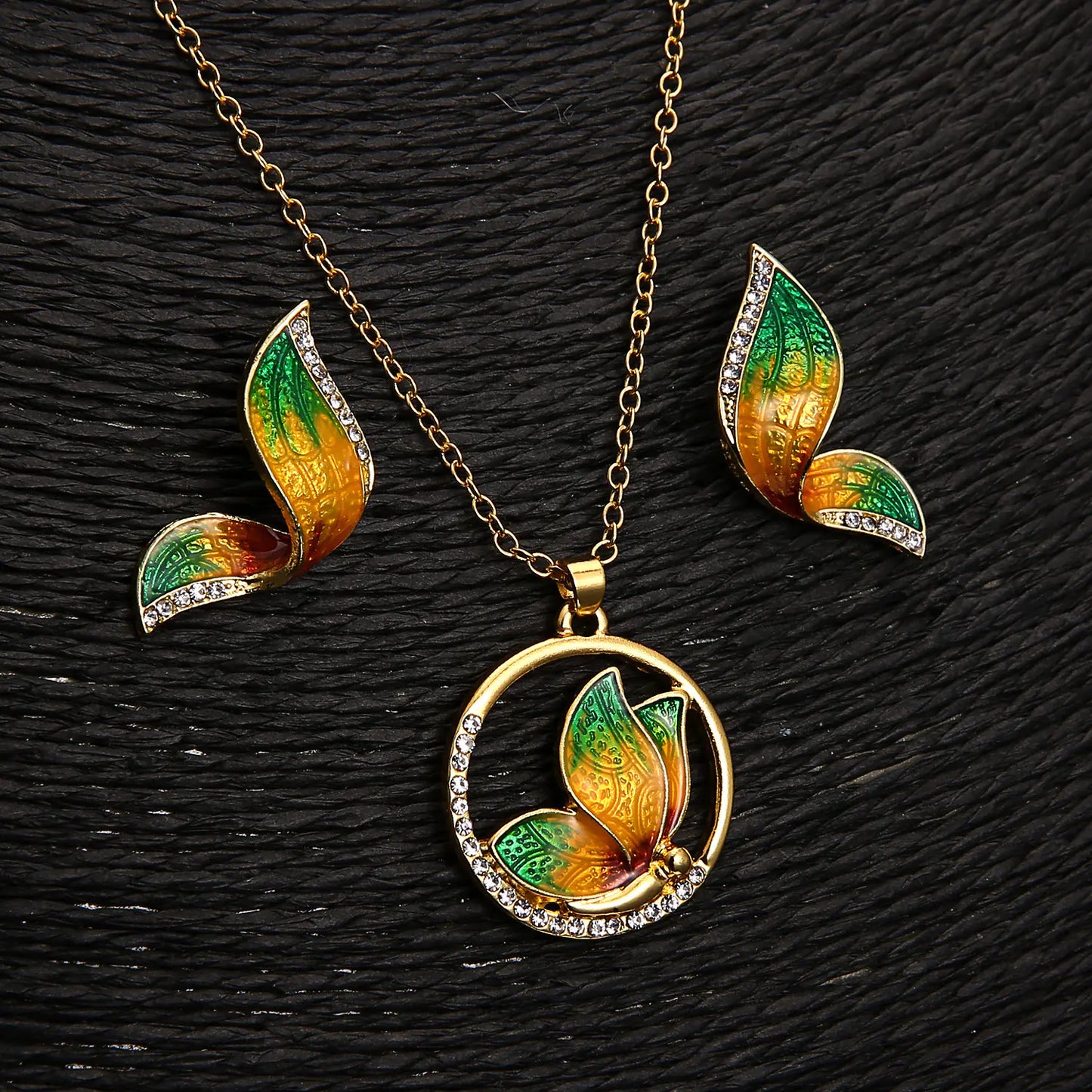"Luxury Butterfly Pearl Necklace & Earring Set – Graceful & Chic"