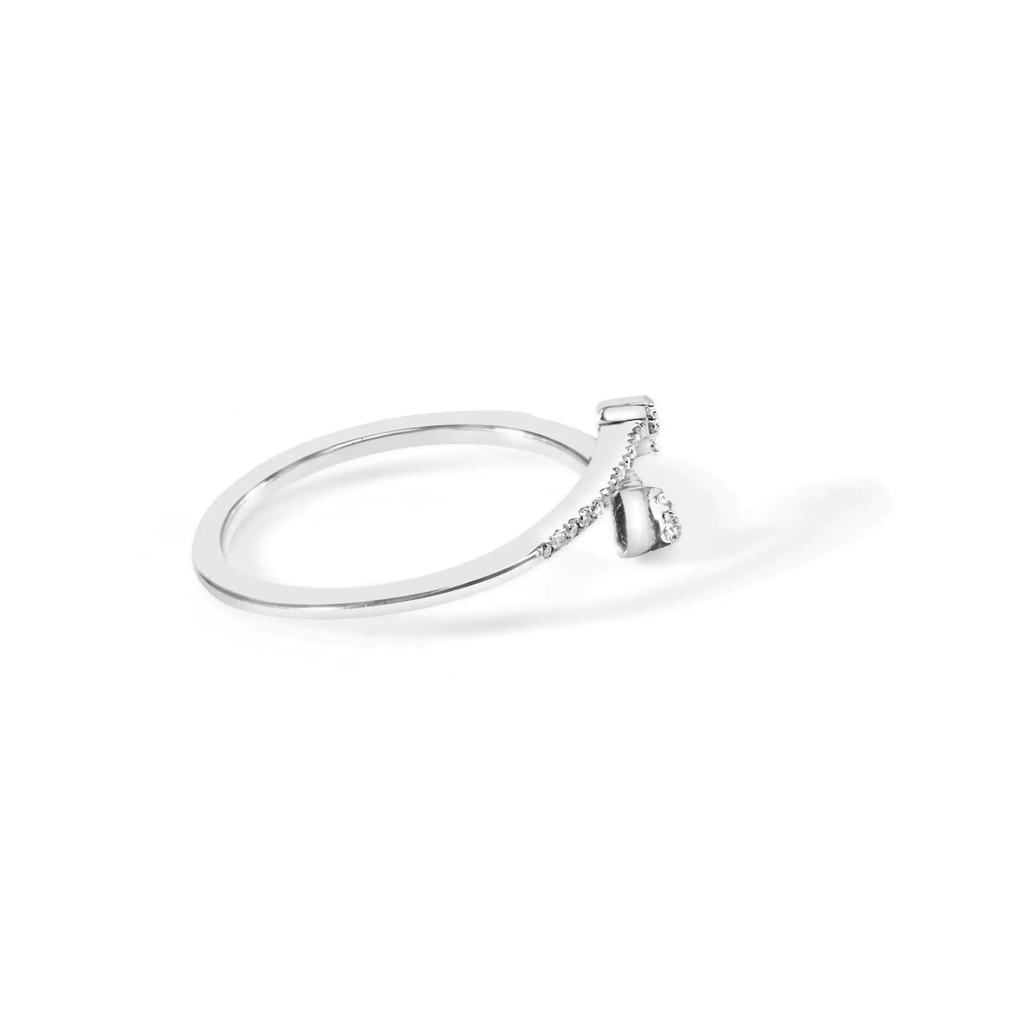 "Luxury Arrowhead Open Ring – Sleek and Contemporary"