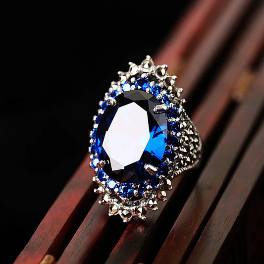 "Handcrafted Vintage Thai Silver Ring with Gemstone – Unique Design"