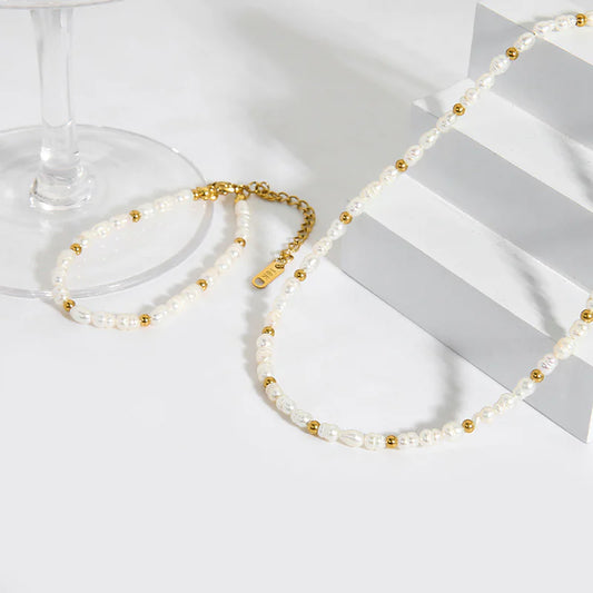 "Luxury Freshwater Pearl Clavicle Necklace – Sophisticated & Delicate"