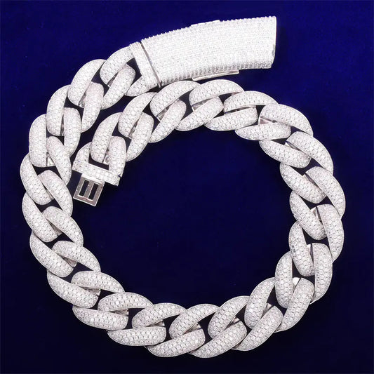 "Iced Cuban Link Necklace – Bold & Luxurious Statement Jewelry"