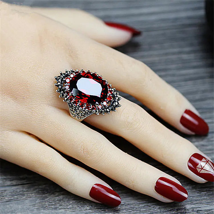 "Handcrafted Vintage Thai Silver Ring with Gemstone – Unique Design"