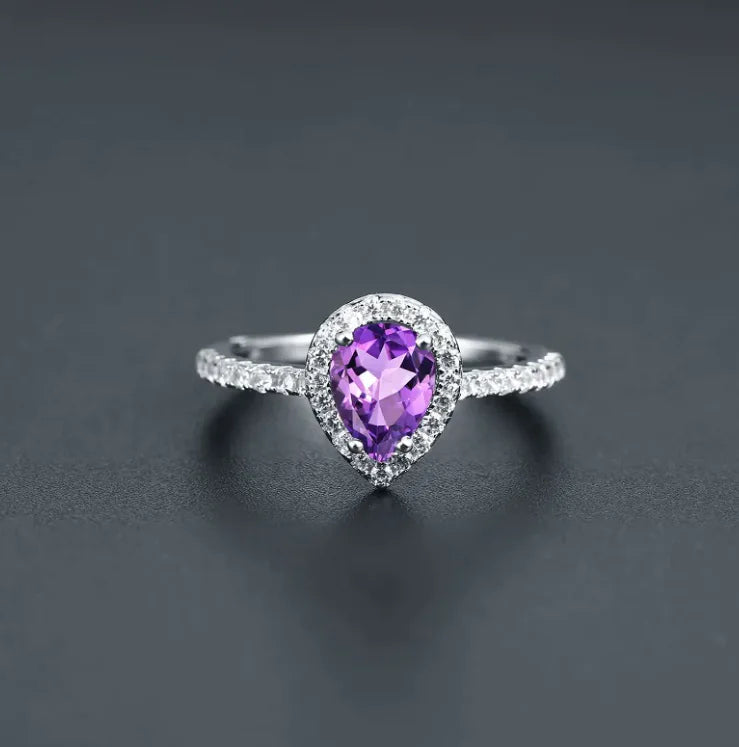 "Gemstone Crystal Ring – Sophisticated Statement Piece"