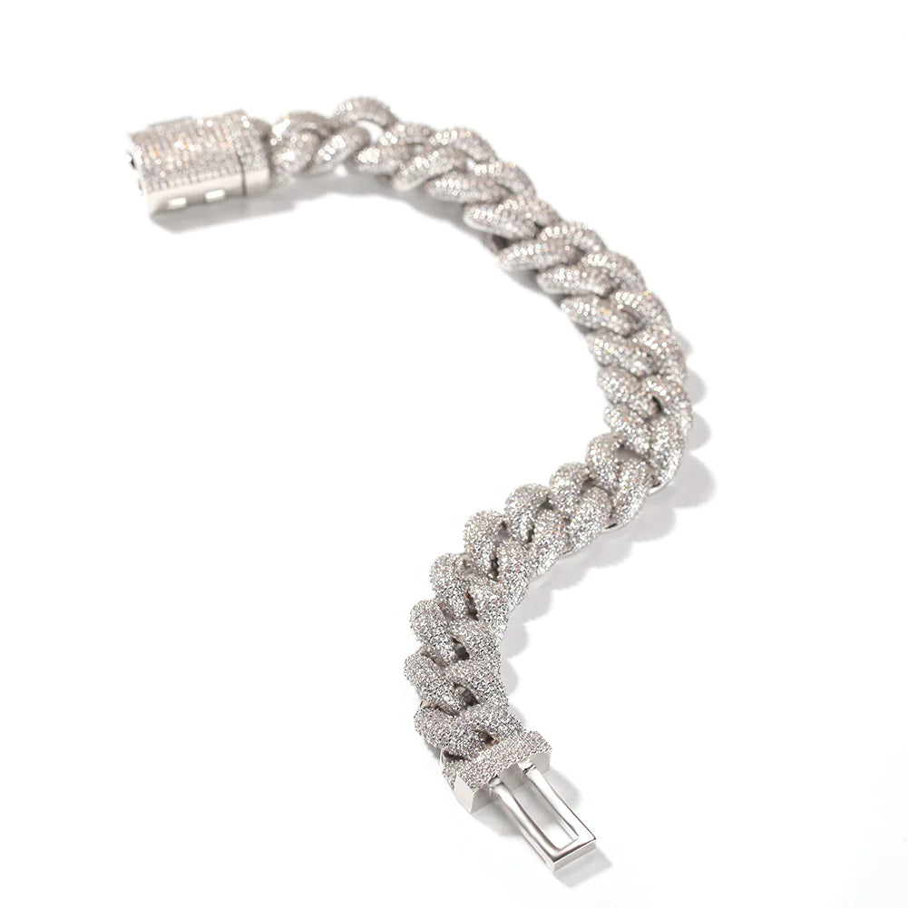 "Diamond Flex Bracelet – Sparkling Statement Jewelry"
