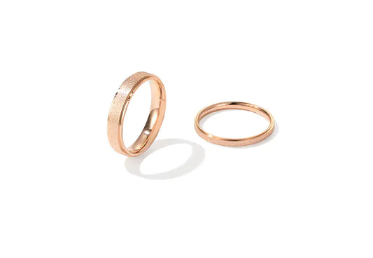 "18K Rose Gold Titanium Ring – Modern Elegance"