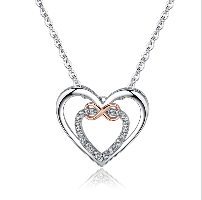 "Heart-Shaped Gemstone Necklace – Sophisticated Statement Jewelry"