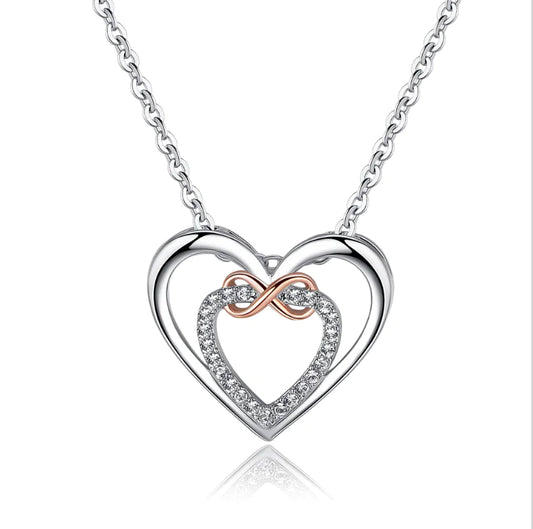 "Heart-Shaped Gemstone Necklace – Sophisticated Statement Jewelry"
