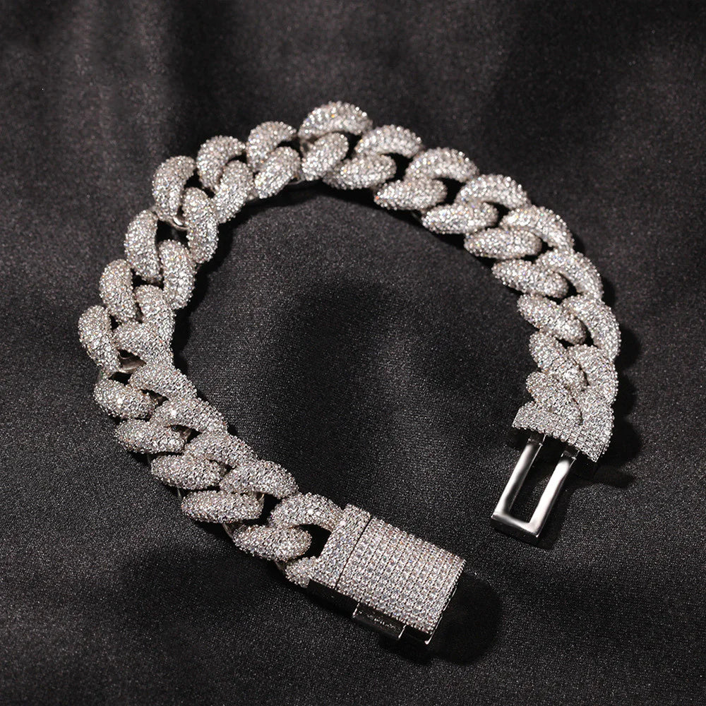 "Diamond Flex Bracelet – Sparkling Statement Jewelry"